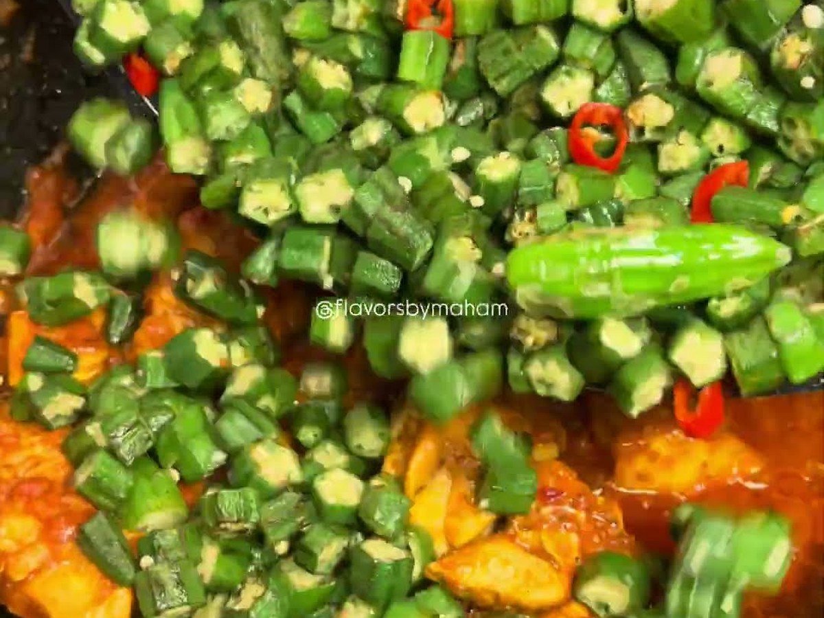 Bhindi Chicken (Okra Chicken)
