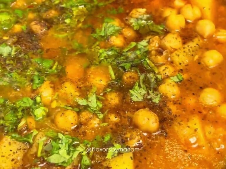 Chanay Aloo (Chickpeas & Potato Curry)
