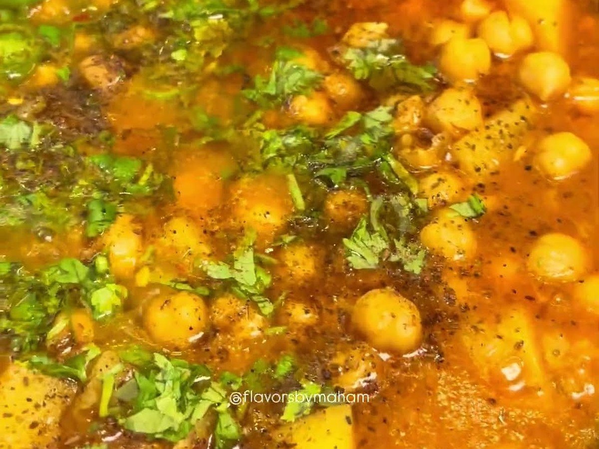 Chanay Aloo (Chickpeas & Potato Curry)