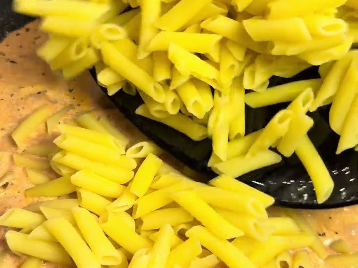 Creamy Tomato Garlic Chicken Penne Pasta